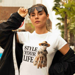 Style Your Life - Weisses Unisex T-Shirt - Katze Blumenkleid